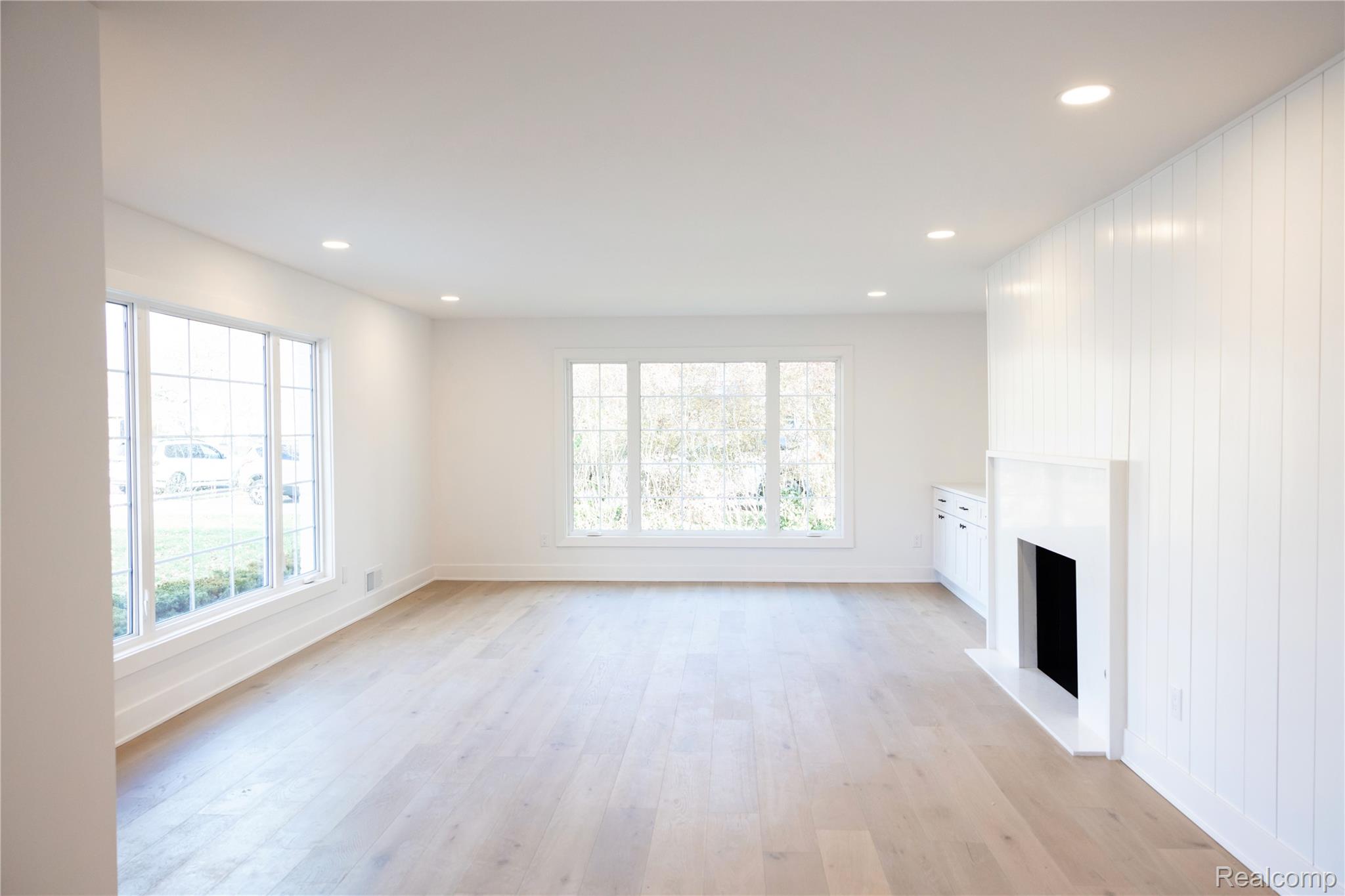 963 Lochmoor Boulevard