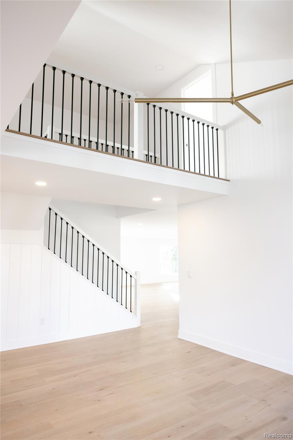 963 Lochmoor Boulevard