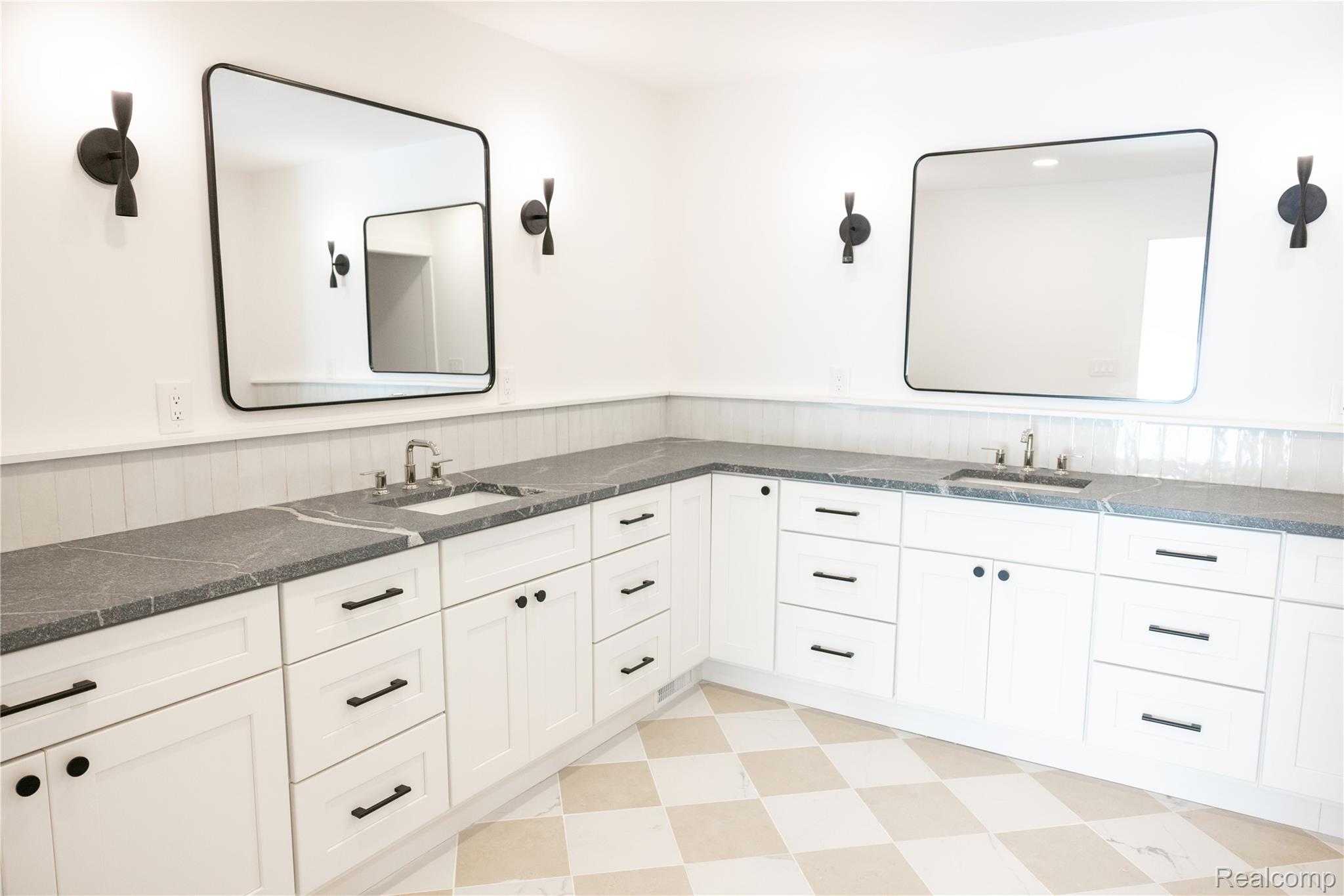 963 Lochmoor Boulevard