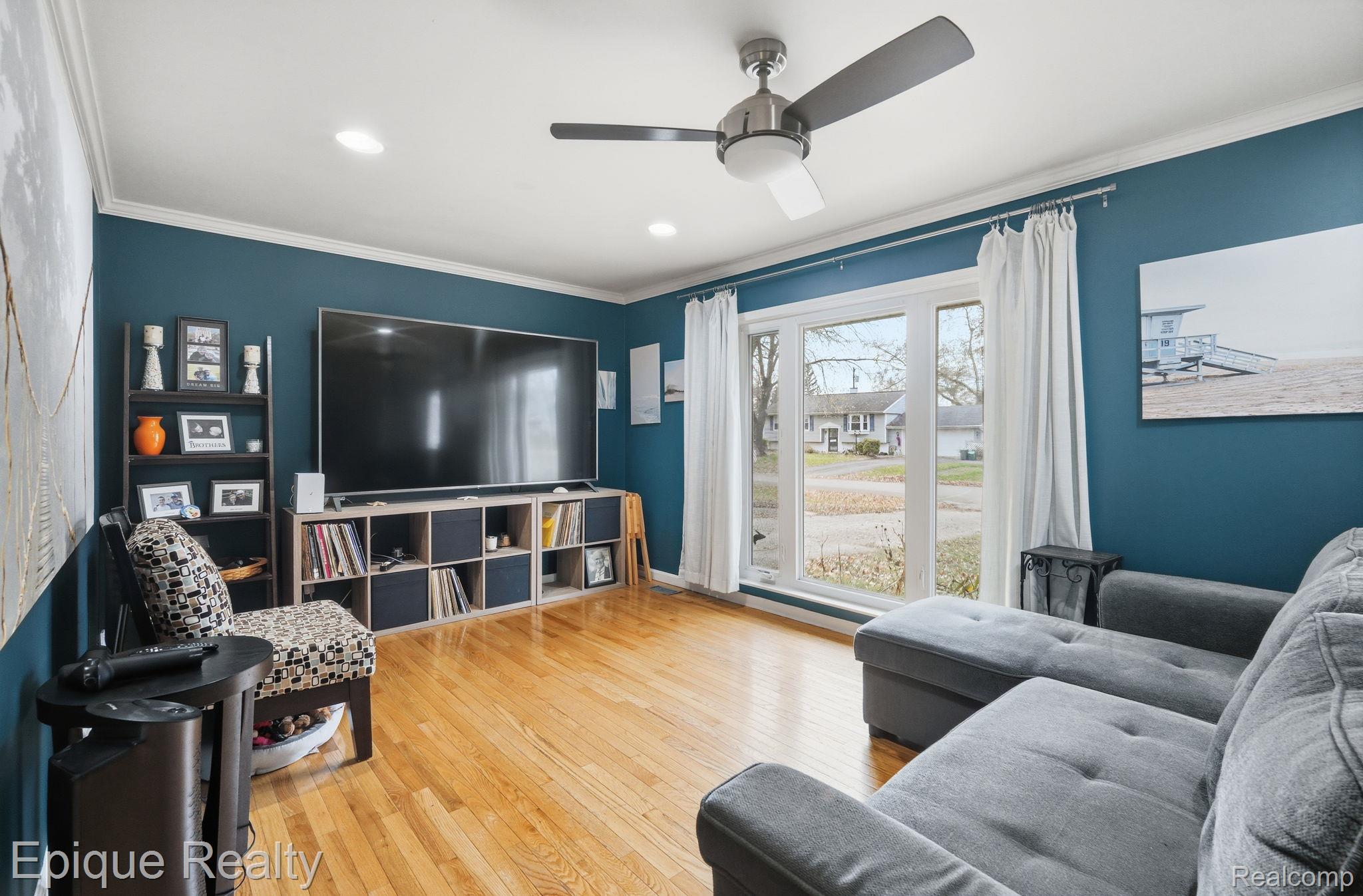 811 Los Arboles Drive