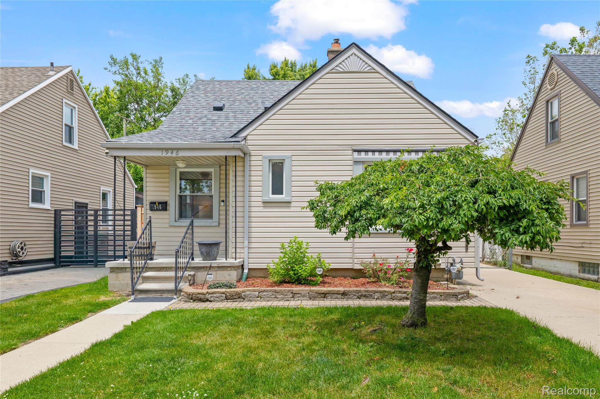 1946 Leblanc Street