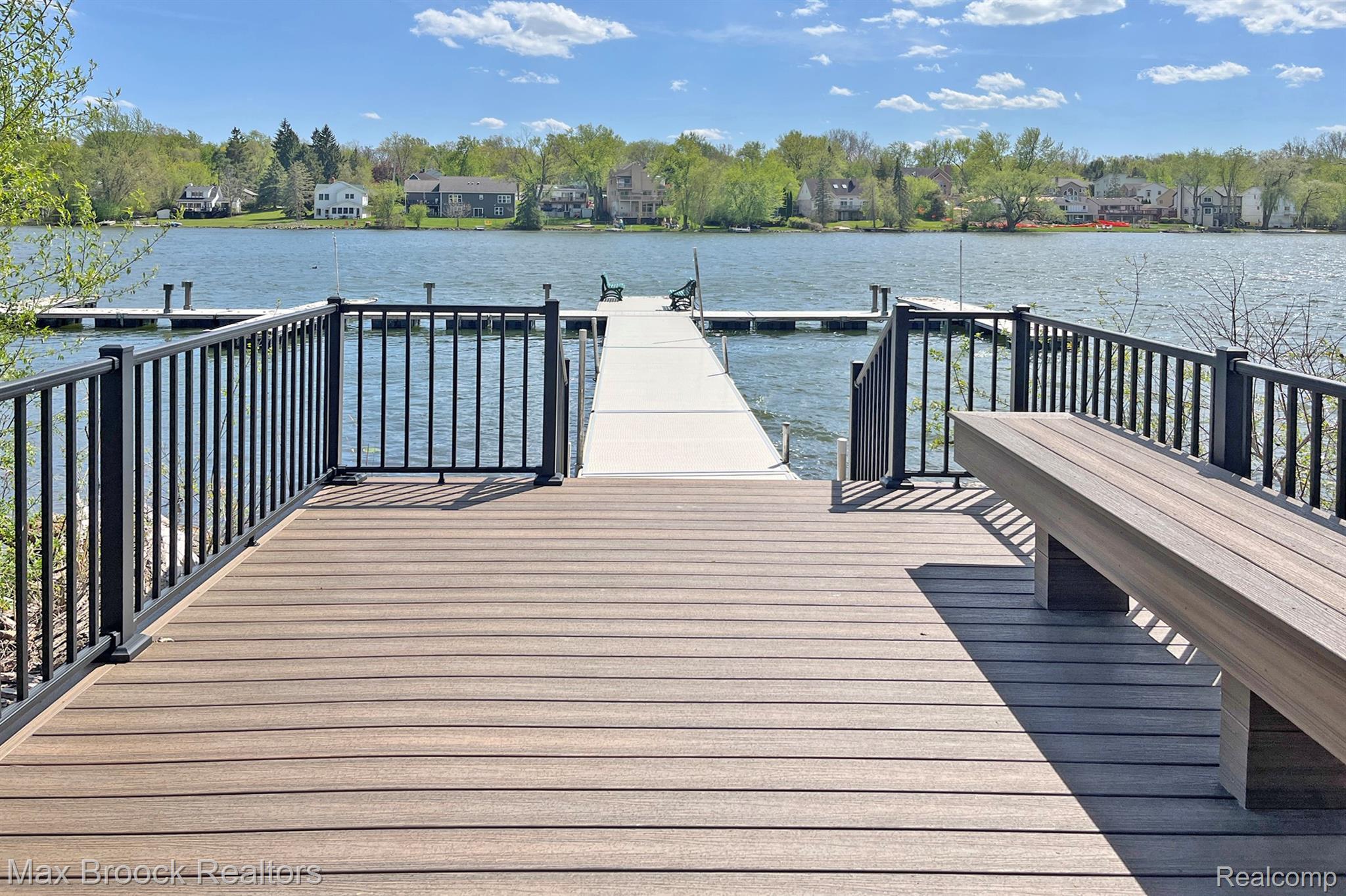 6647 Pleasant Lake Court