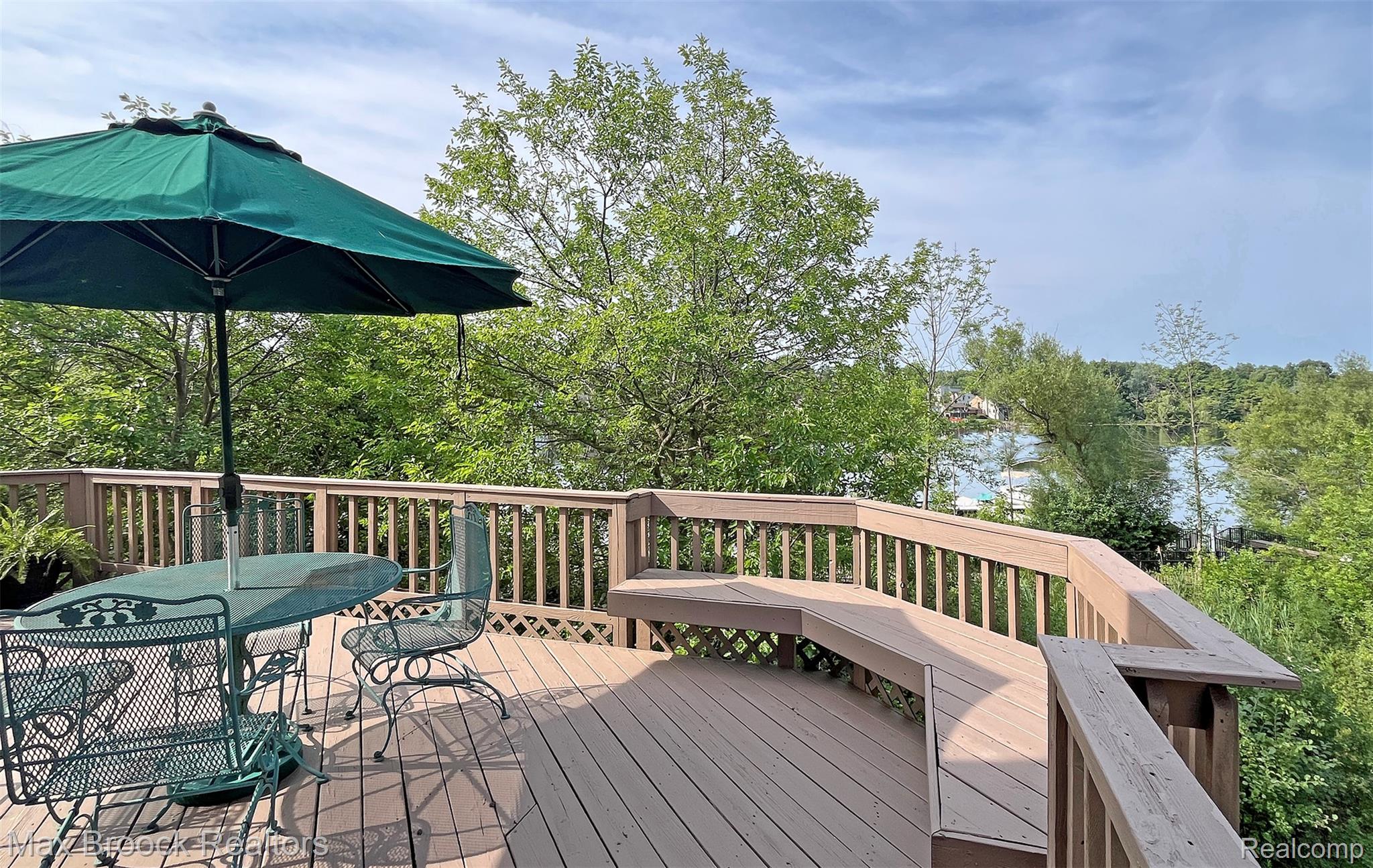 6647 Pleasant Lake Court