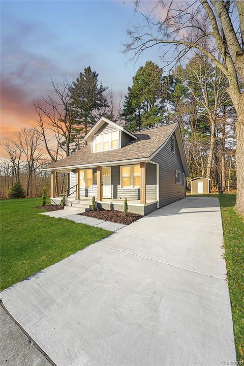 8659 Essex Avenue Warren City MI 48089