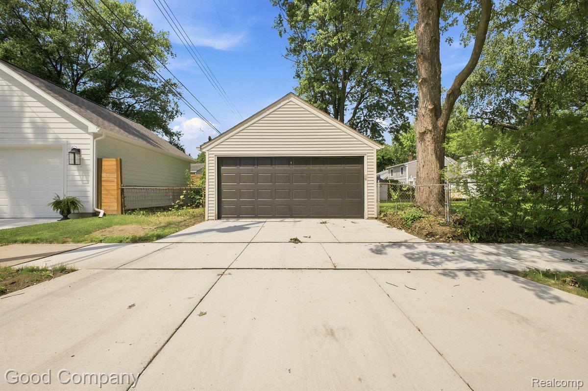 1124 E 5th Street