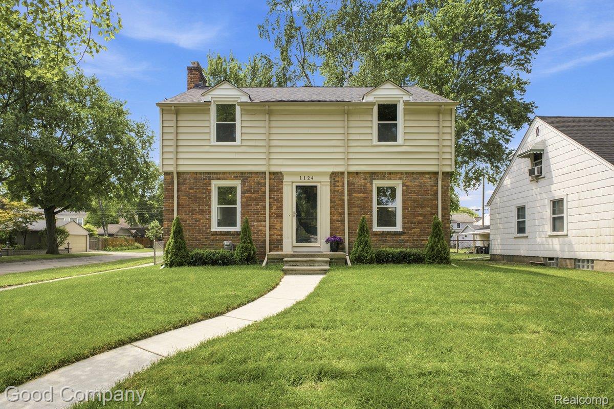 1124 E 5th Street