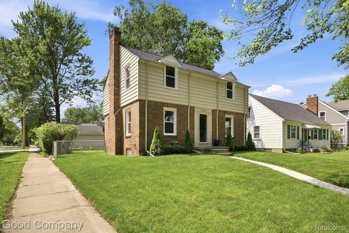 1124 E 5th Street