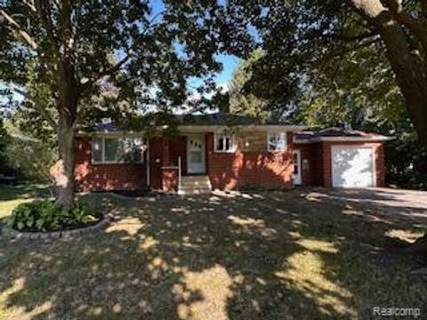 2446 Lanning Drive Burton City MI 48509