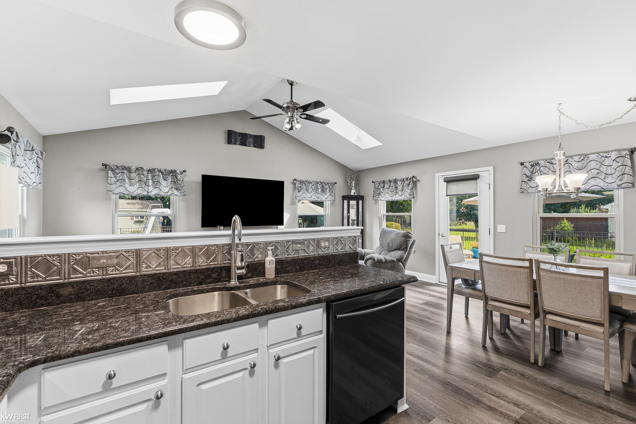 5460 Deer Trail