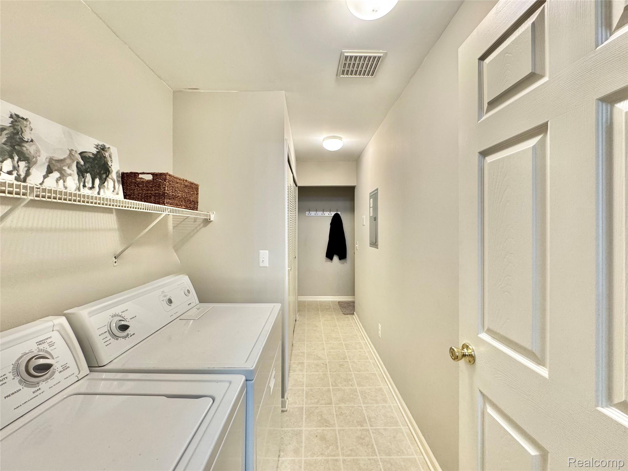 Livonia City, Michigan 48150, United States, 2 Bedrooms Bedrooms, ,2 BathroomsBathrooms,Residential,Coming Soon,195006