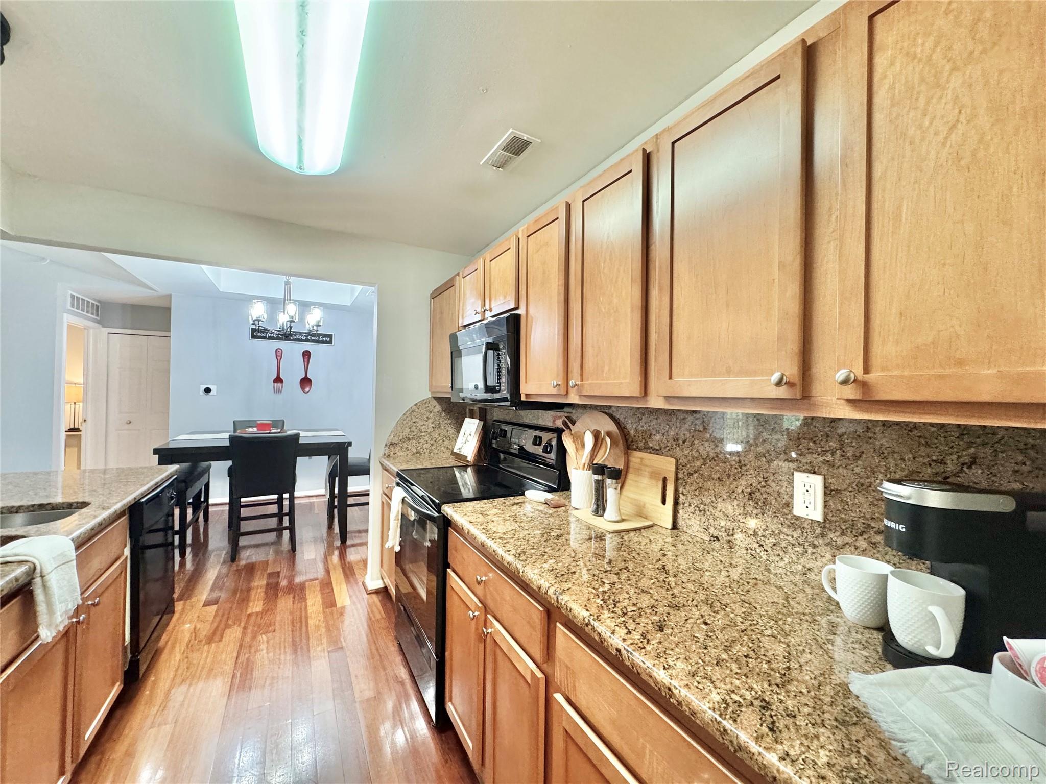 Livonia City, Michigan 48150, United States, 2 Bedrooms Bedrooms, ,2 BathroomsBathrooms,Residential,Coming Soon,195006