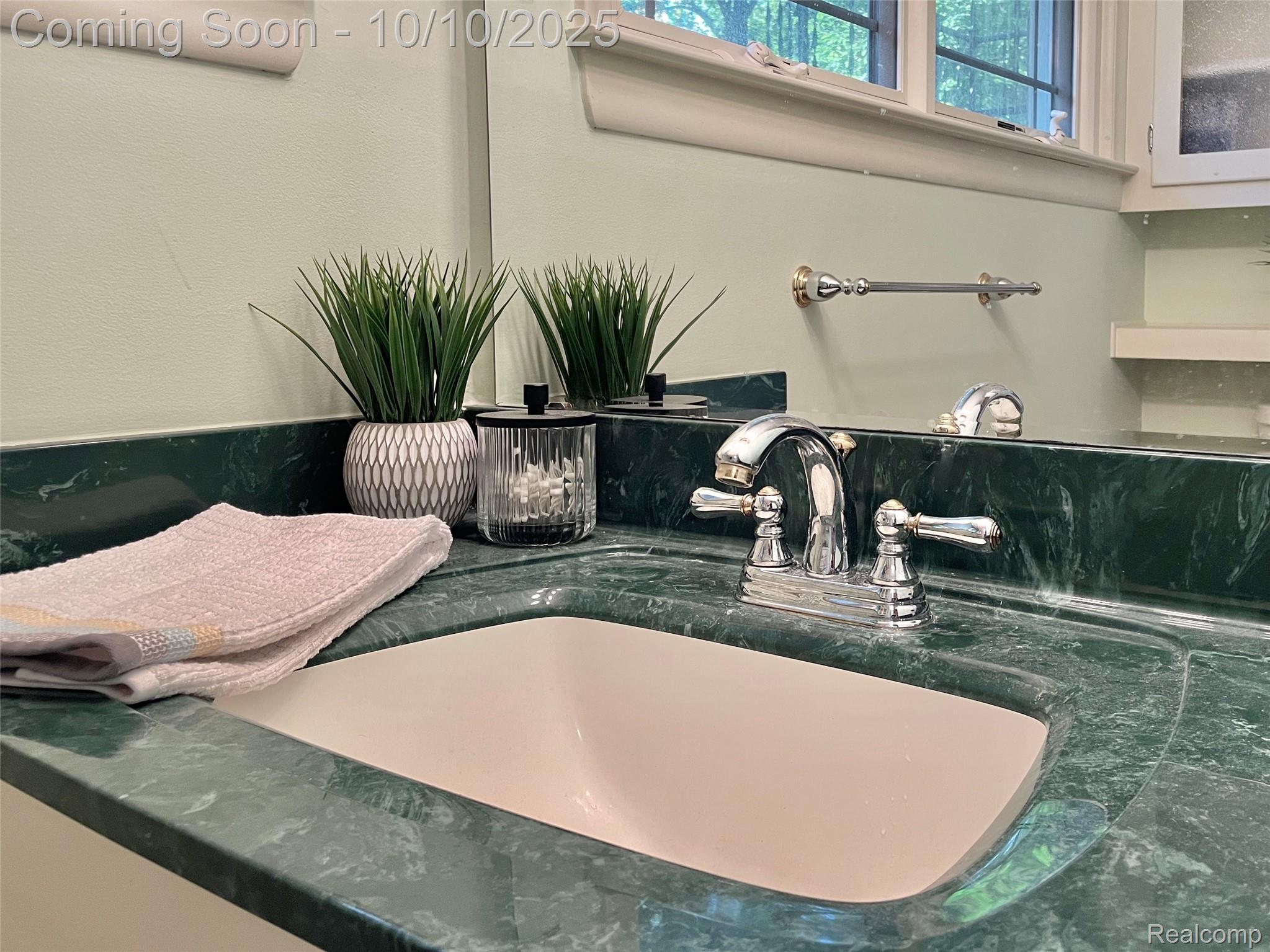 Troy City, Michigan 48098, United States, 5 Bedrooms Bedrooms, ,2 BathroomsBathrooms,Residential,Coming Soon,223796