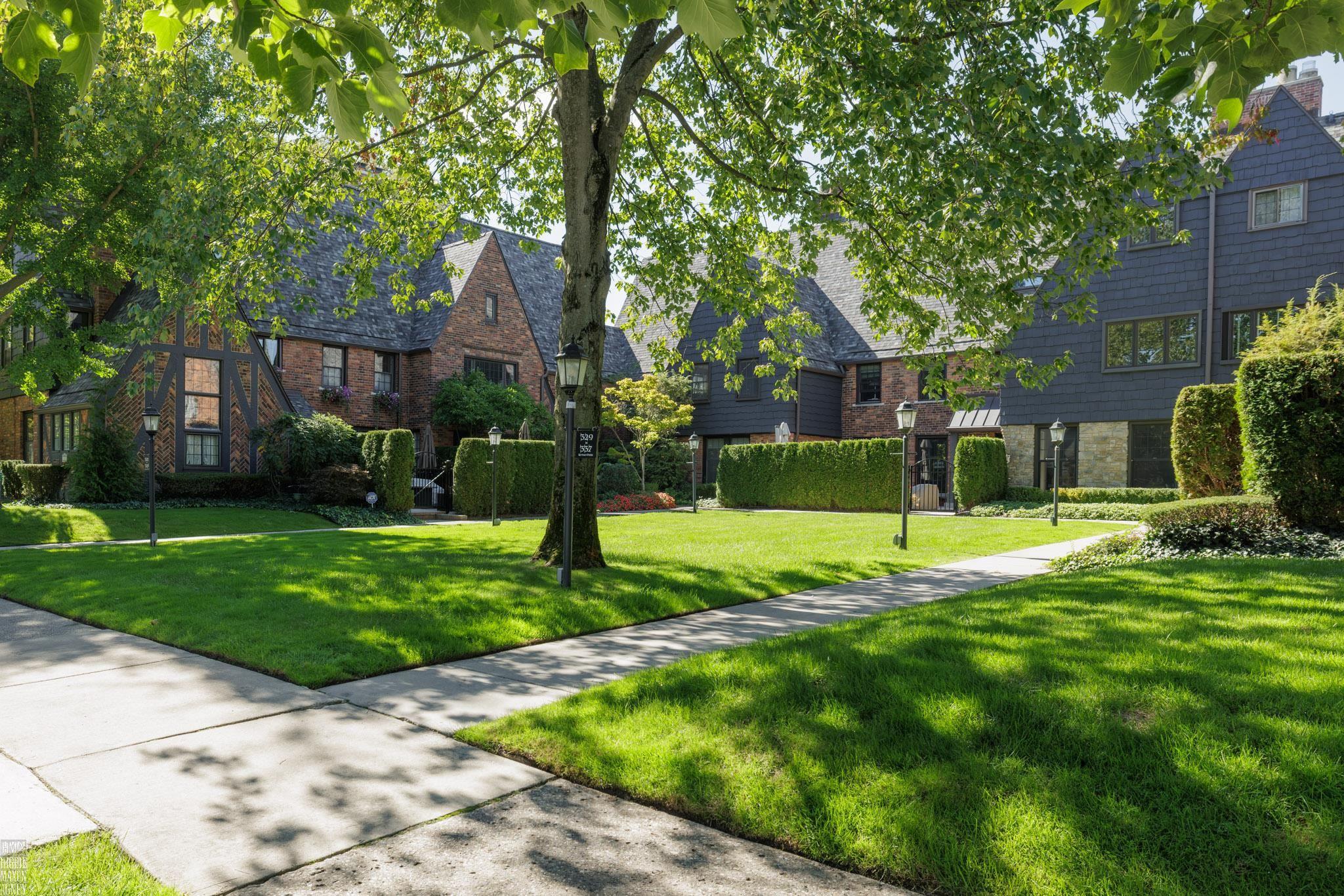 325 Rivard Boulevard