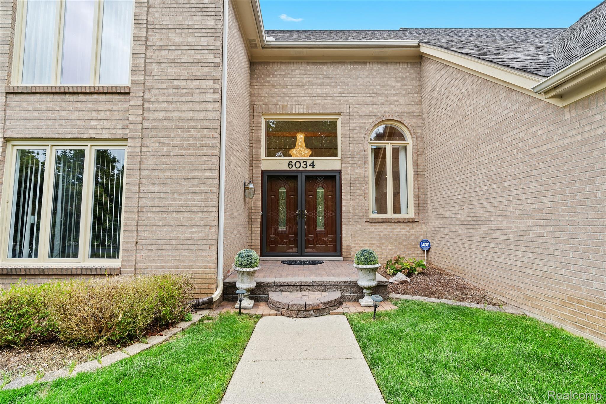 6034 Beachwood Drive