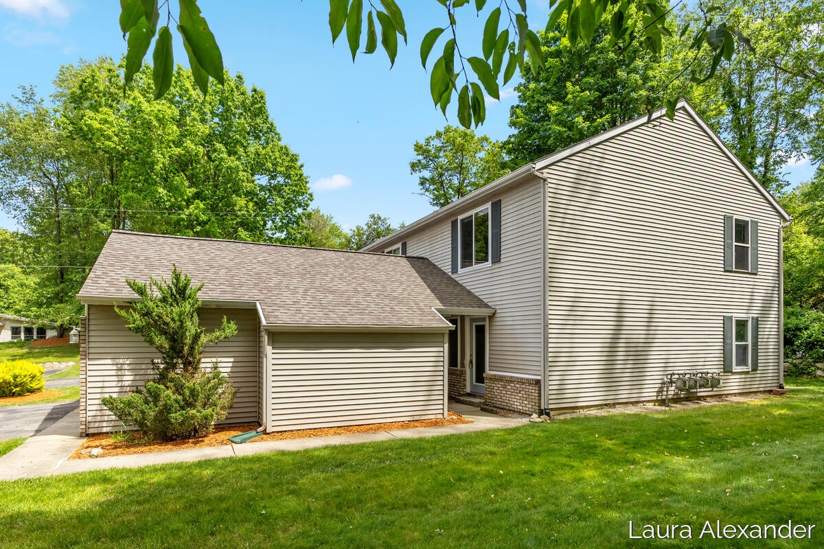 8507 Courtland Drive NE 4
