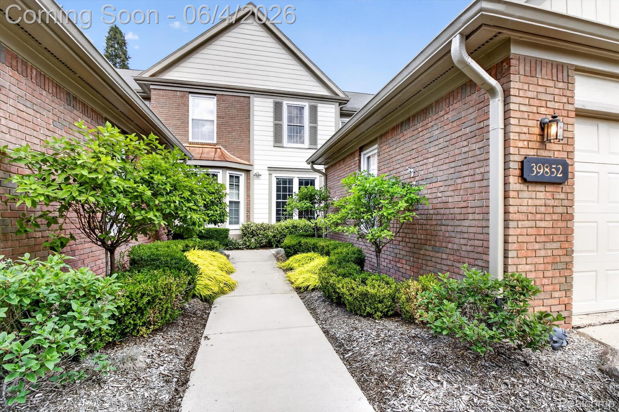 39852 Glenview Court