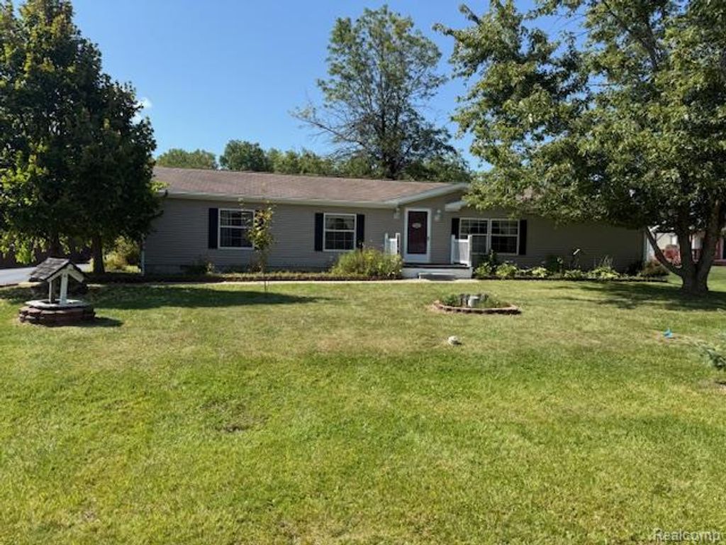 Photo of 2828 Lorraine Street, Marlette City, MI 48453 (MLS # 20251036066)