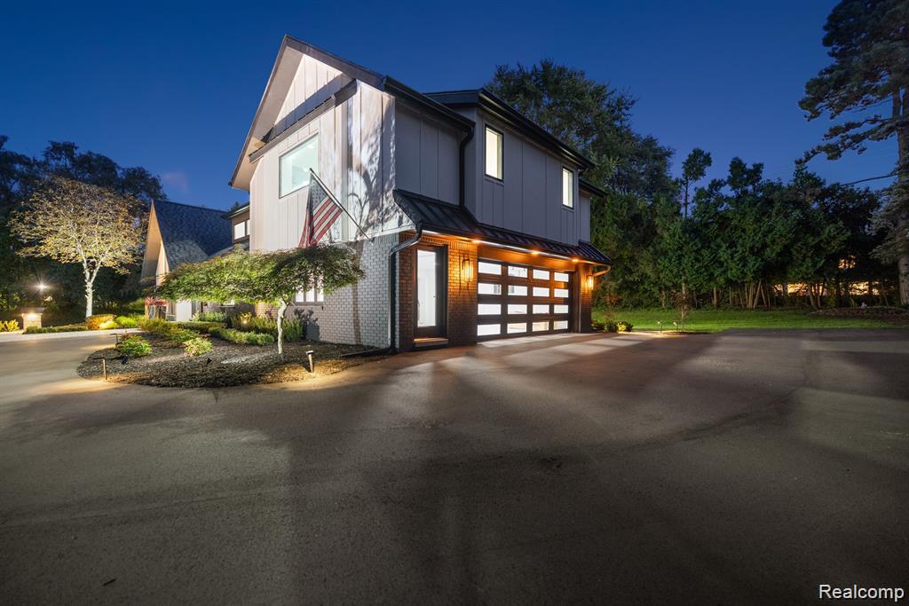 1367 W LONG LAKE Road