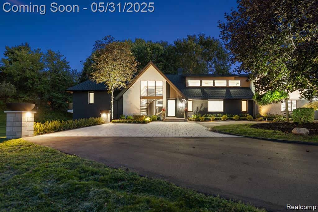 1367 W LONG LAKE Road