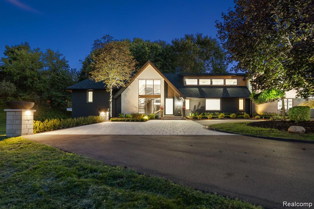 1367 W LONG LAKE Road