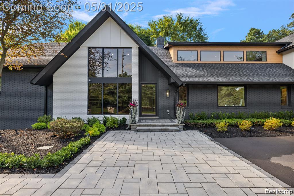 1367 W LONG LAKE Road
