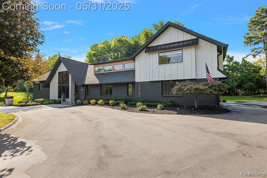 1367 W LONG LAKE Road