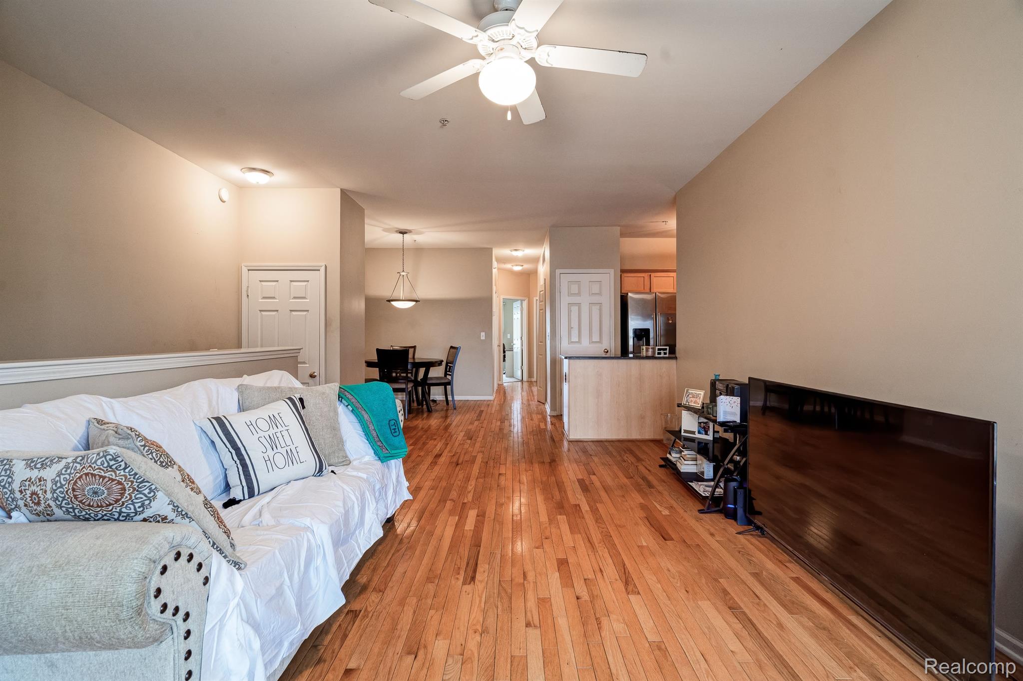41572 HAMLET Lane