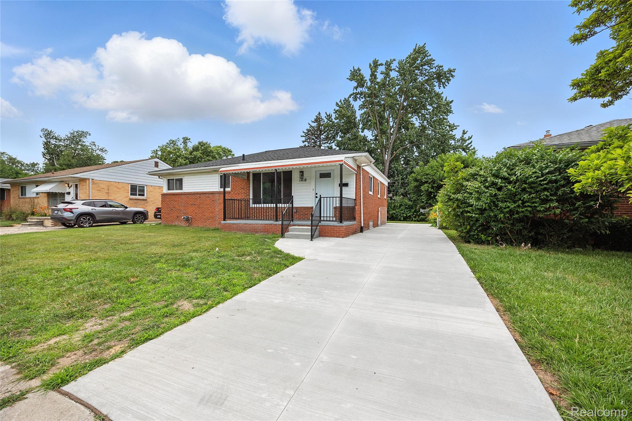 1418 W 13 Mile Road W