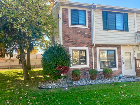 17436 Utica Oaks Lane Roseville City MI 48066