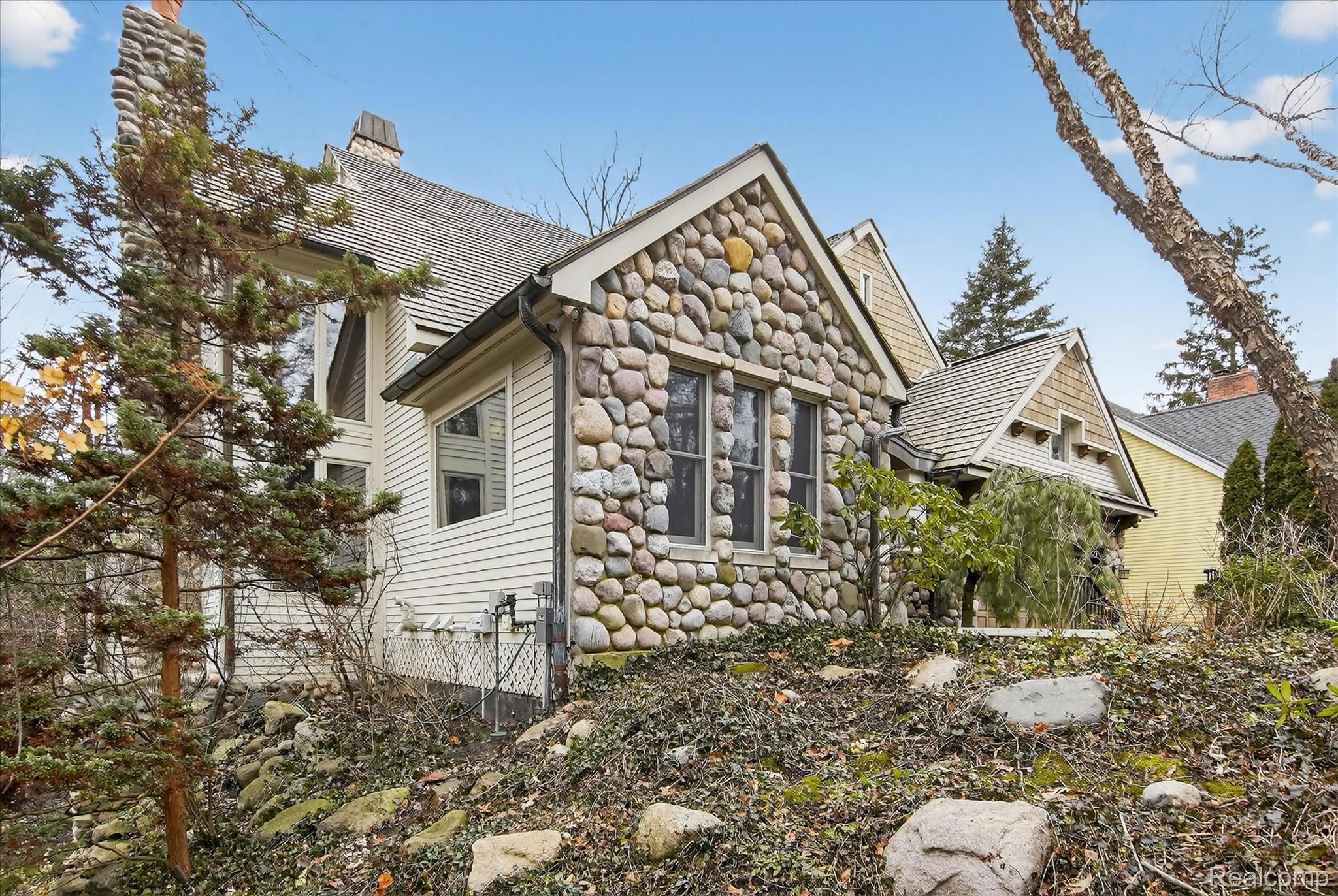 405 Bonnie Brier Street