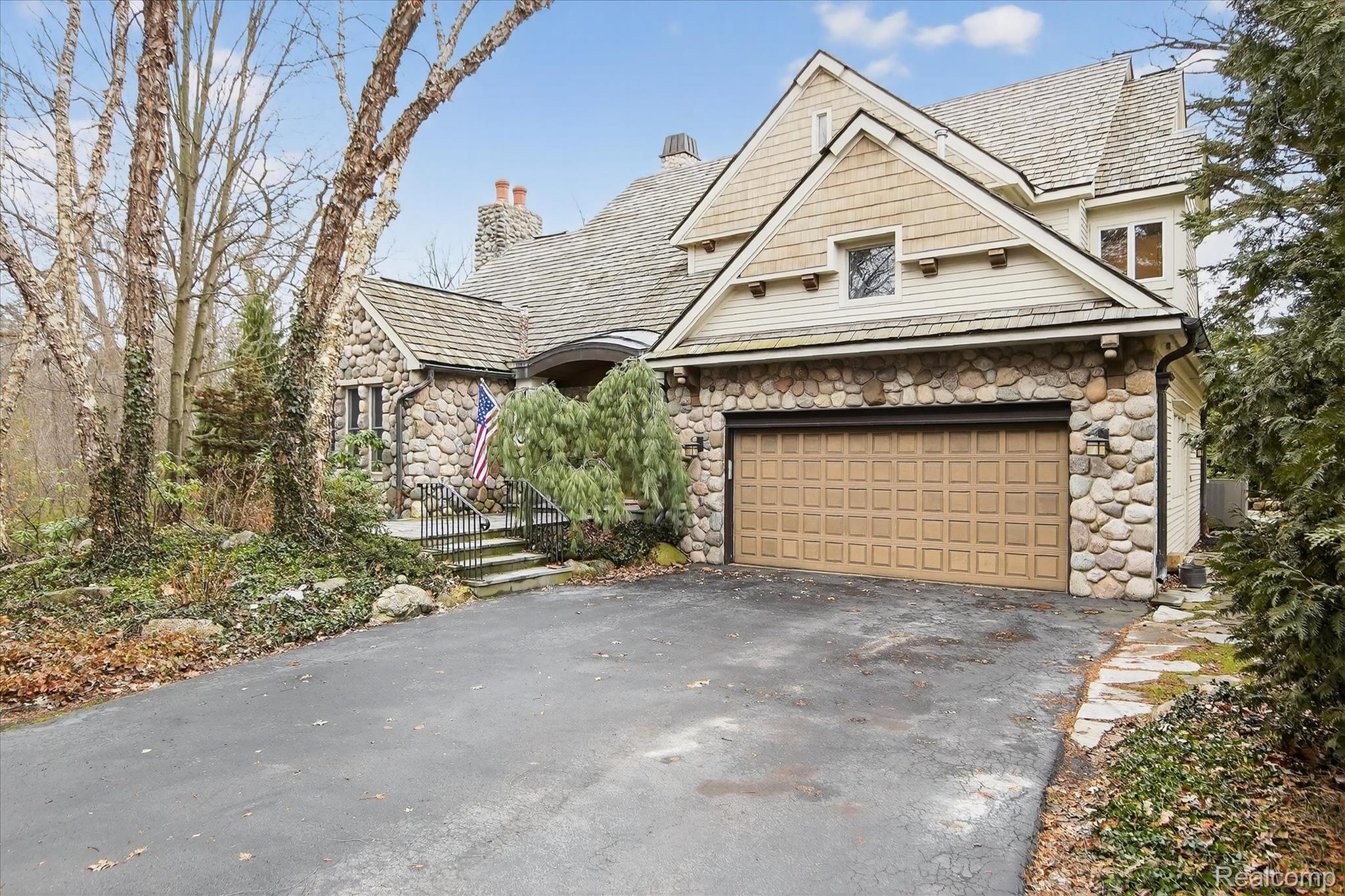 405 Bonnie Brier Street