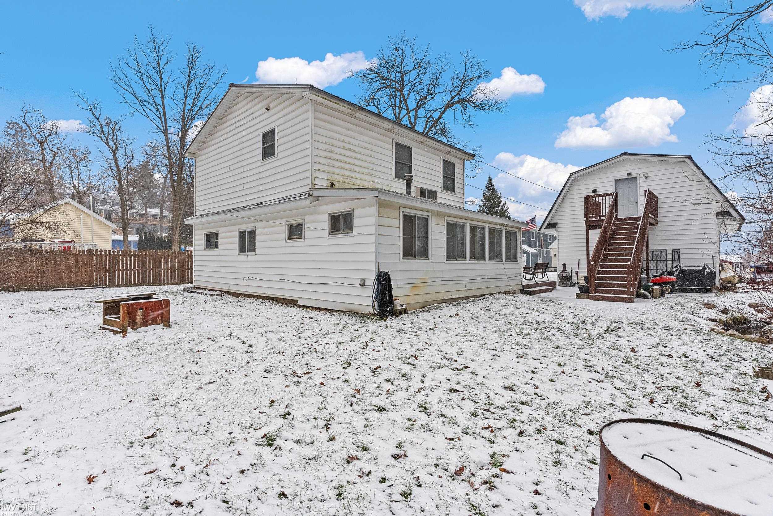 10528 Lake Shore Drive