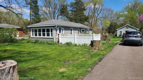 8735 RAWSONVILLE Road Sumpter Township MI 48111