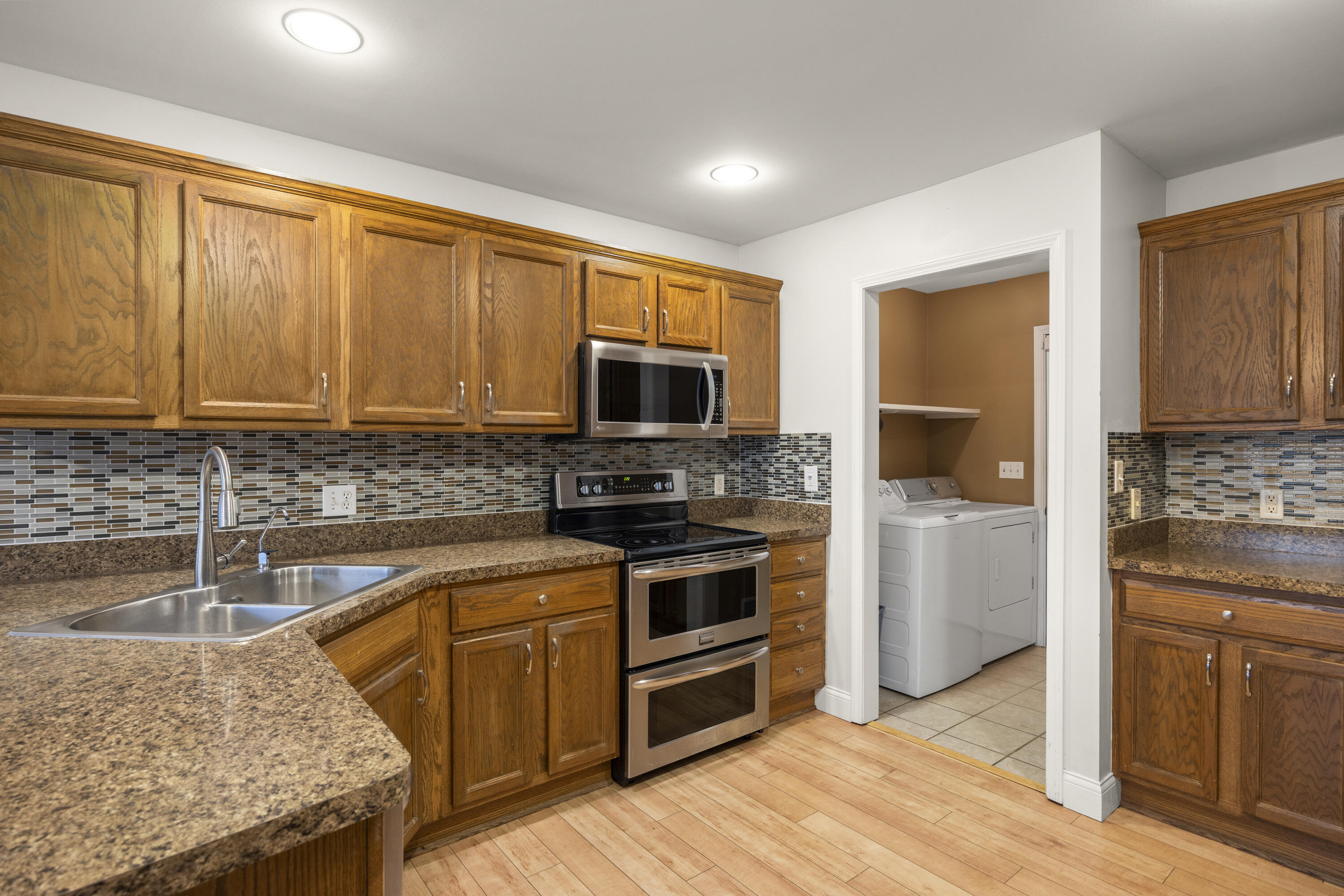 7197 Hawthorne Circle