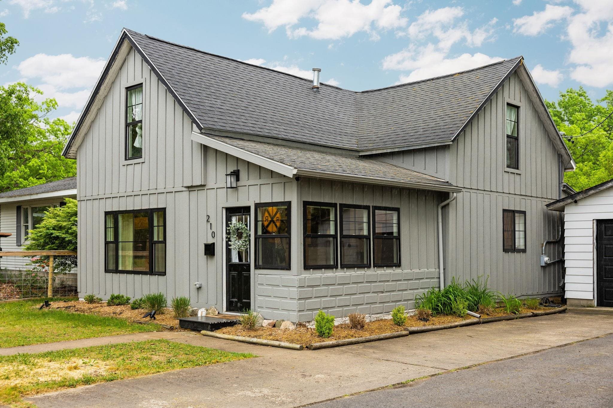 210 E Fourteenth Street