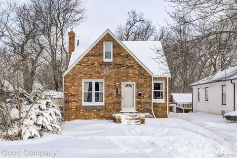 8460 Kenberton Drive Oak Park City MI 48237