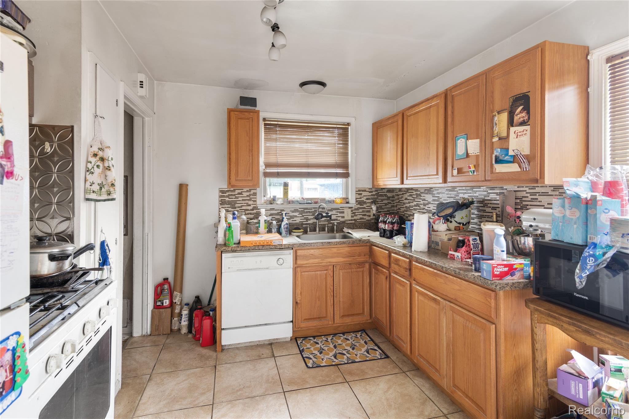 15975 Kinloch