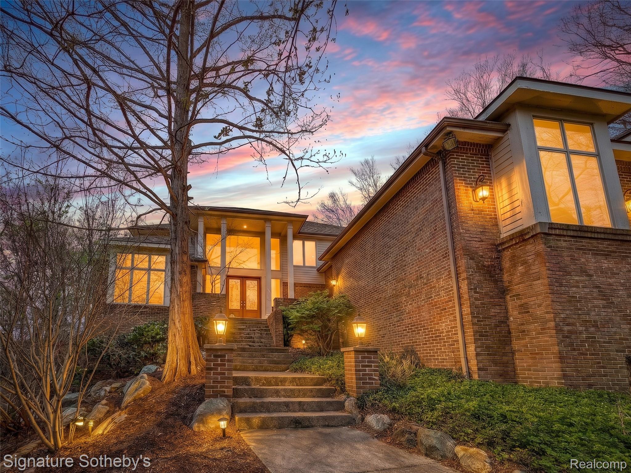 2131 Birchwood Way