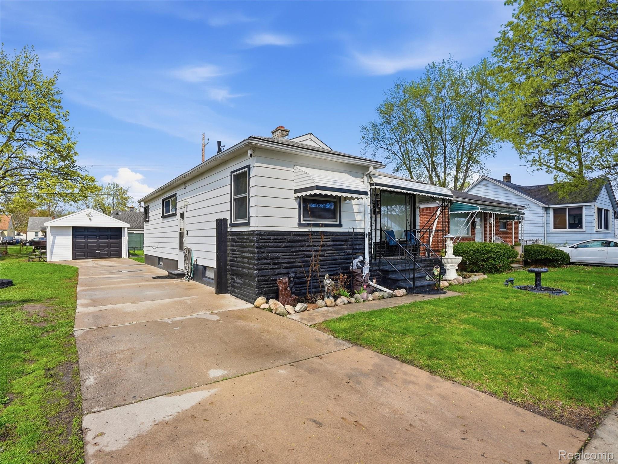 2112 Reo Avenue