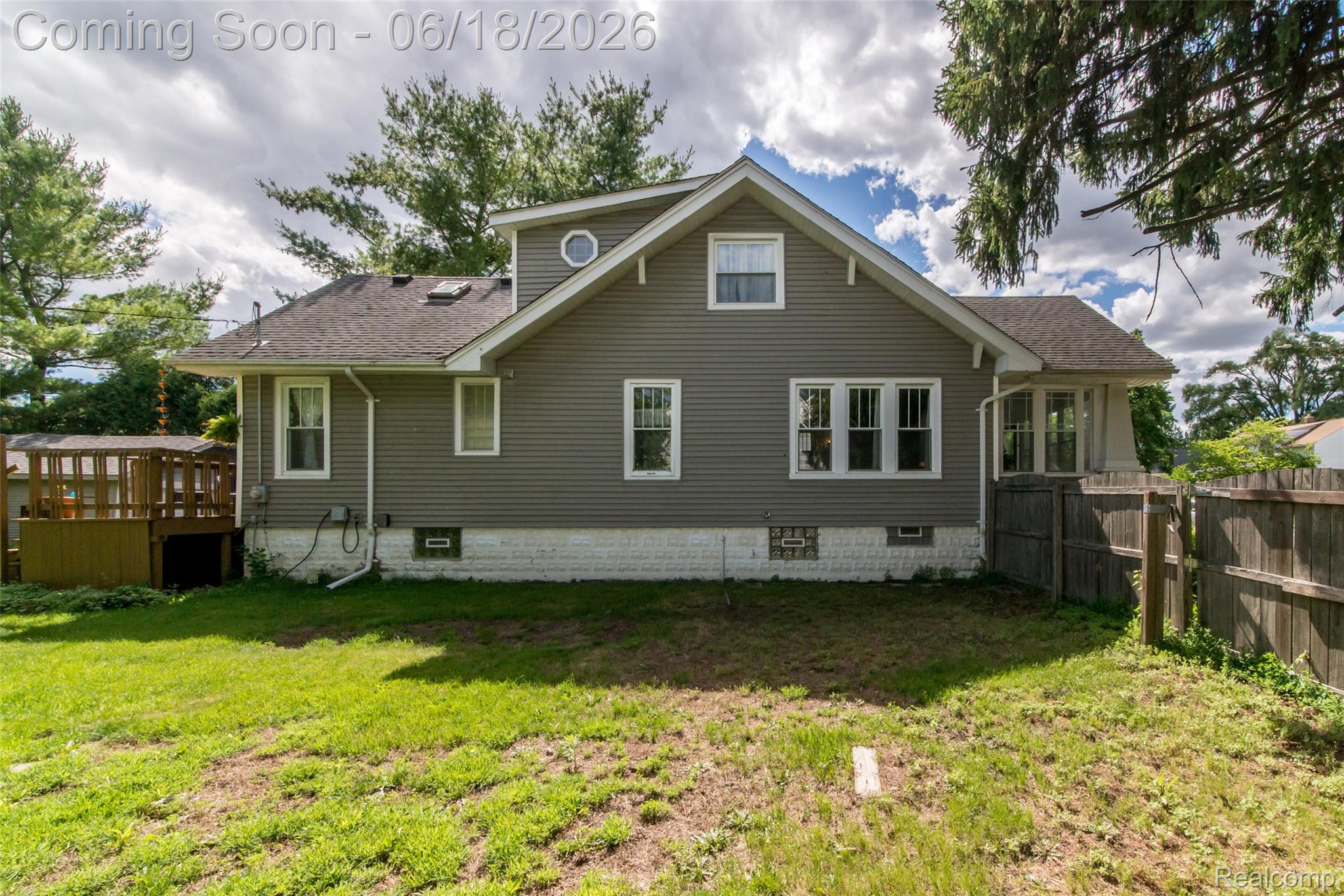 140 E Lawrence Avenue