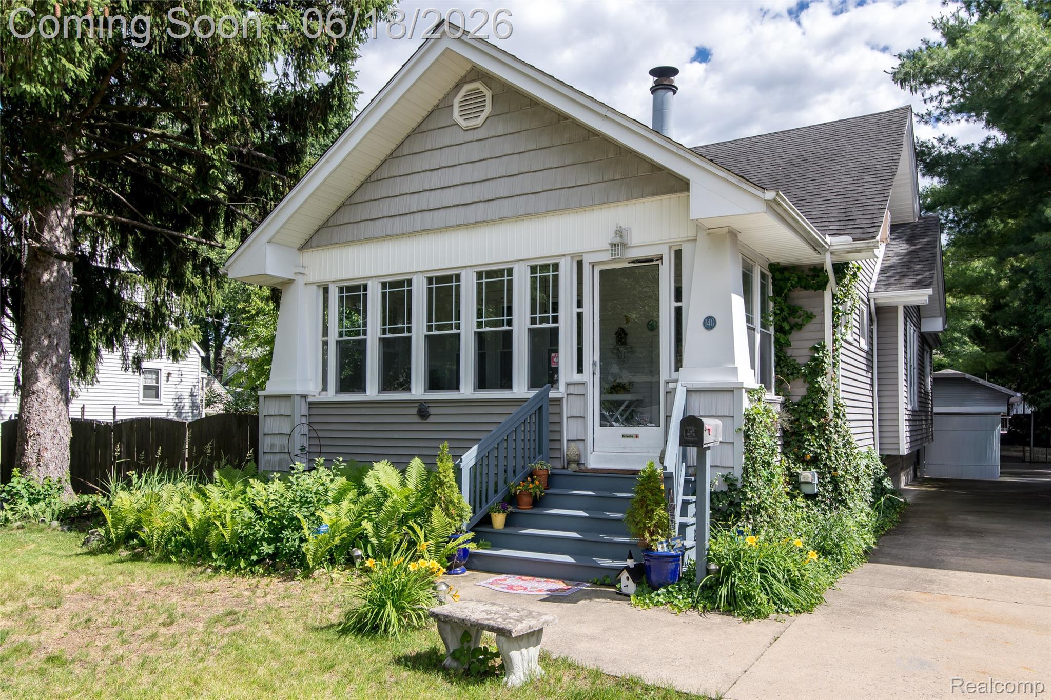 140 E Lawrence Avenue
