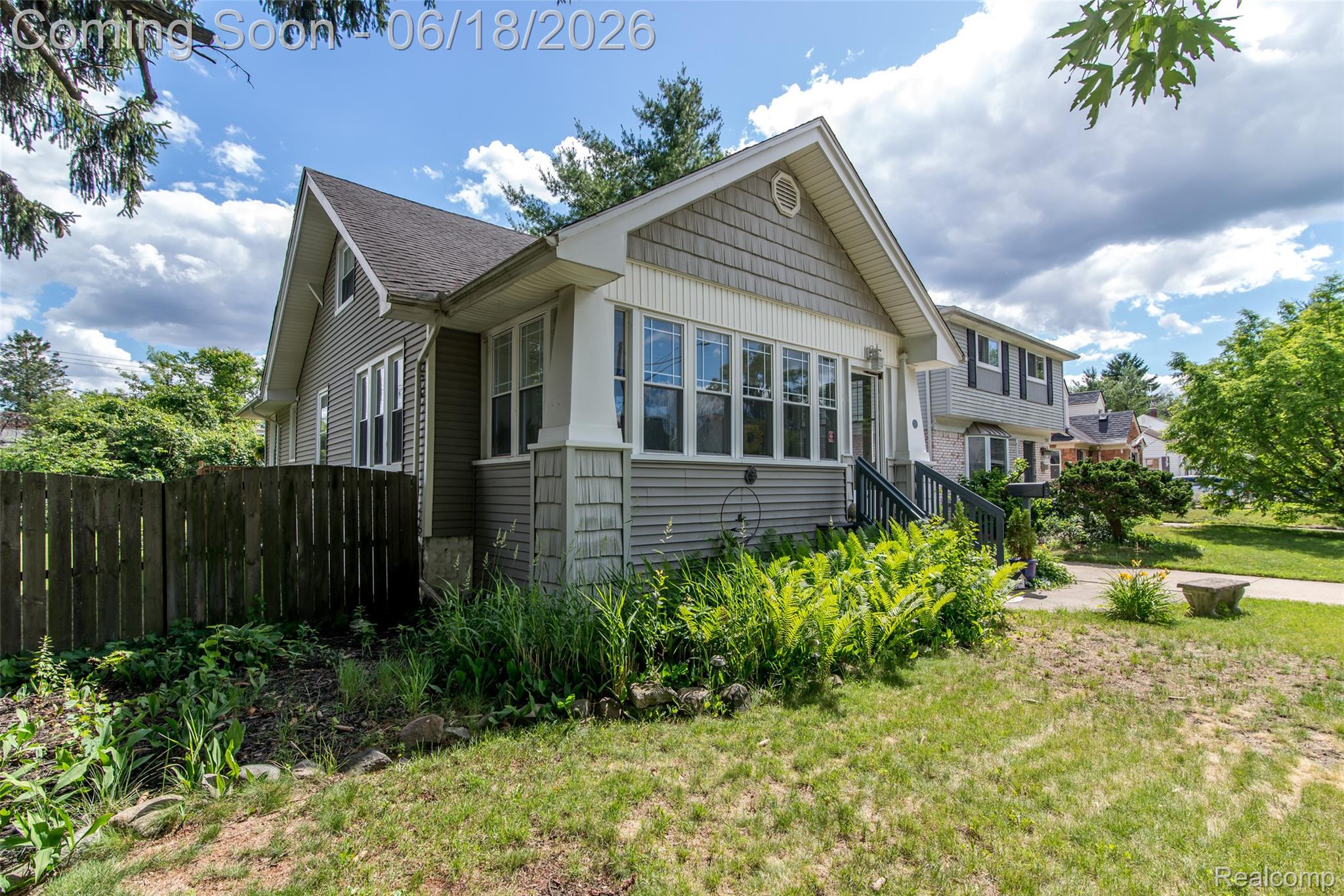 140 E Lawrence Avenue