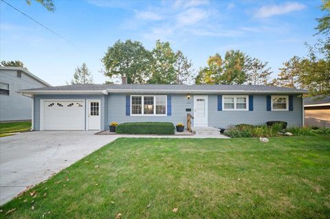 Photo of 433 Leeson Avenue, Cadillac City, MI 49601 (MLS # 65025051309)