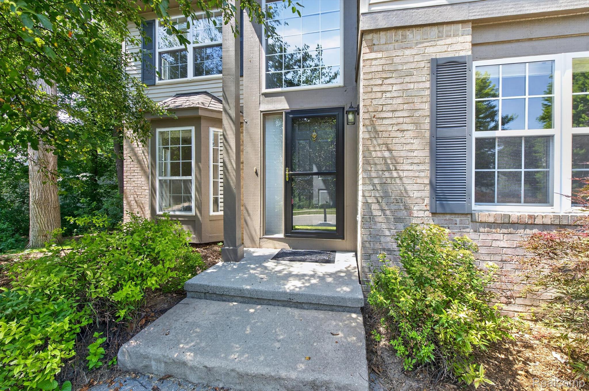 4895 Greenview Drive