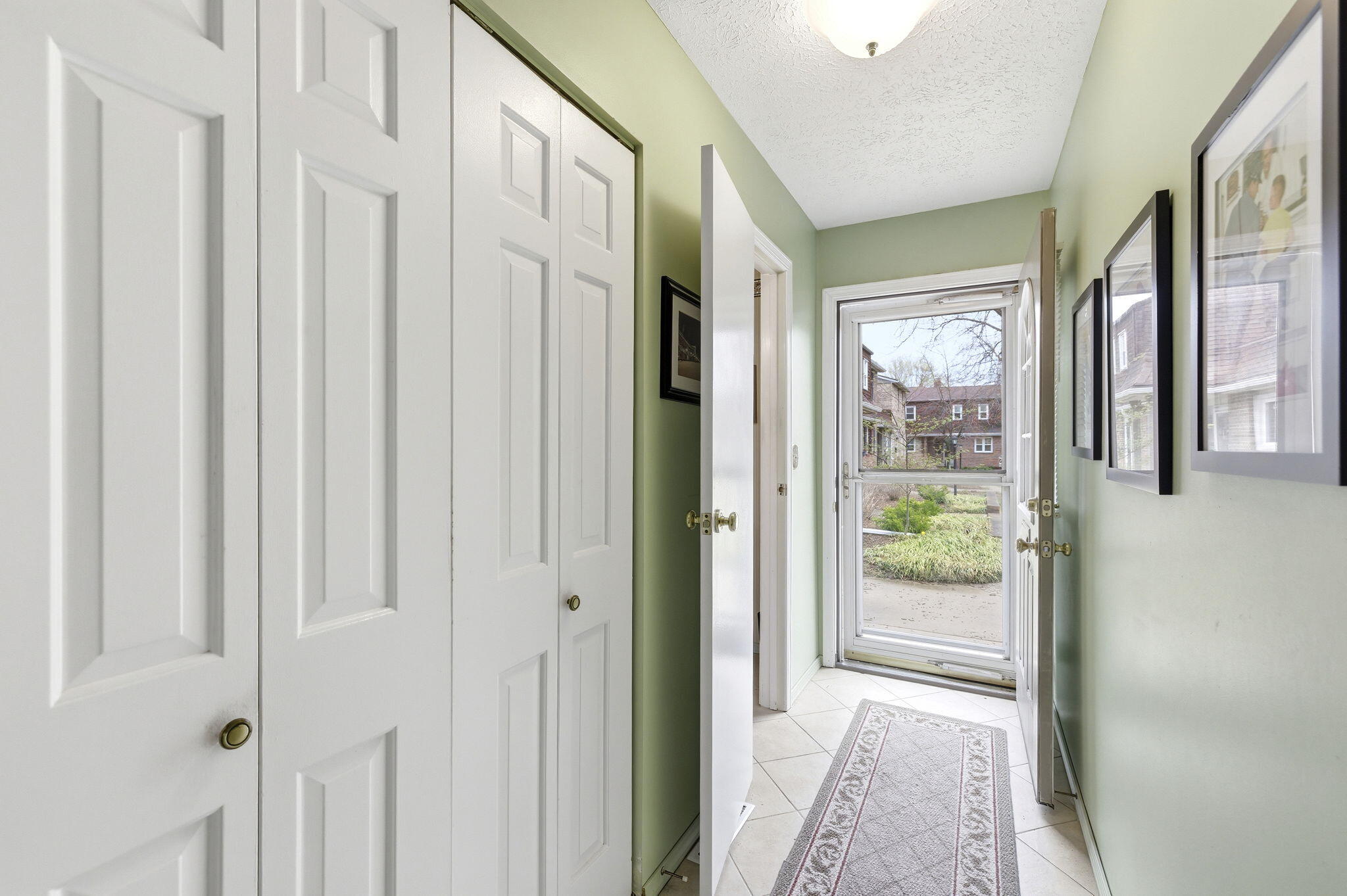 2533 Essex Court 38