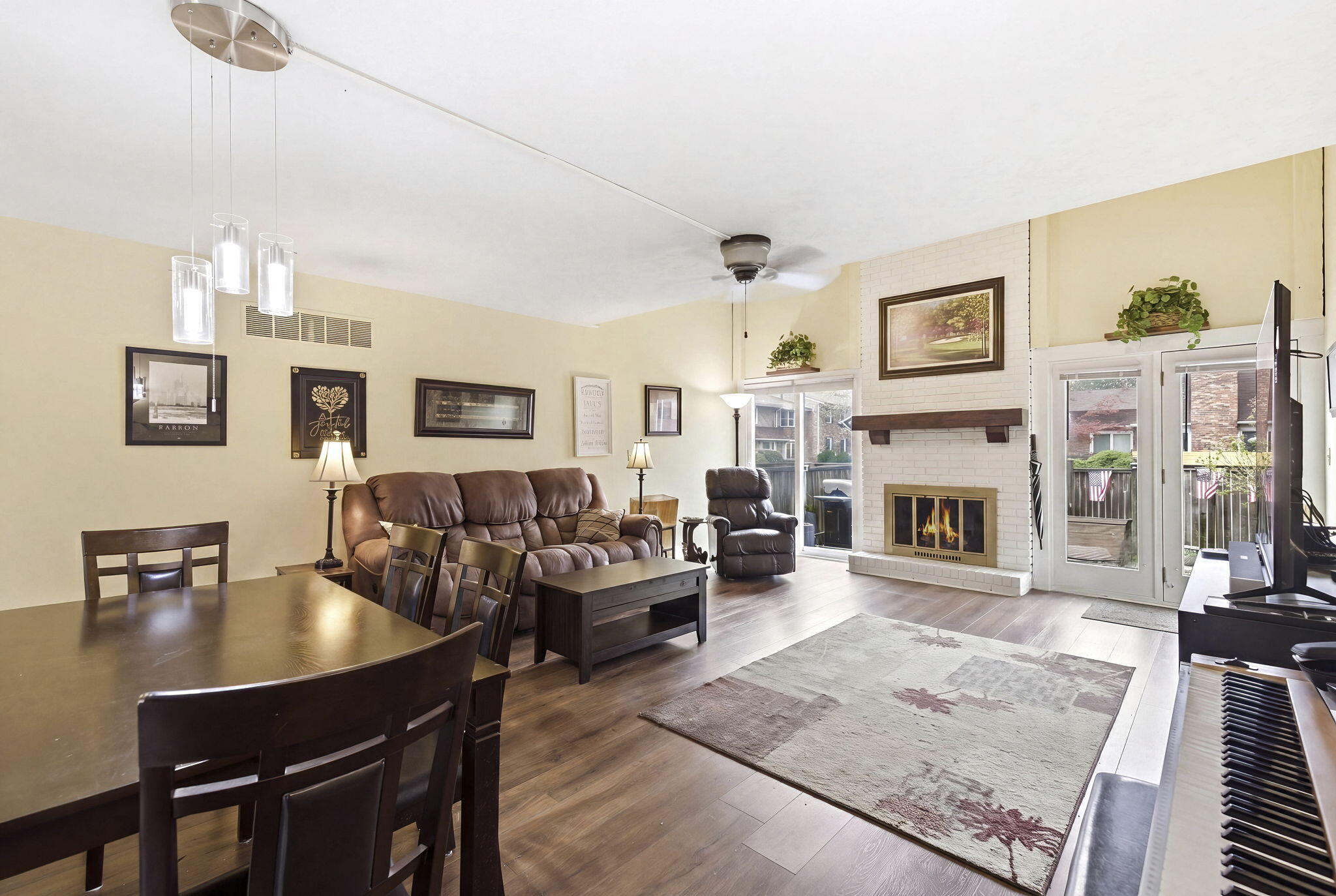 2533 Essex Court 38