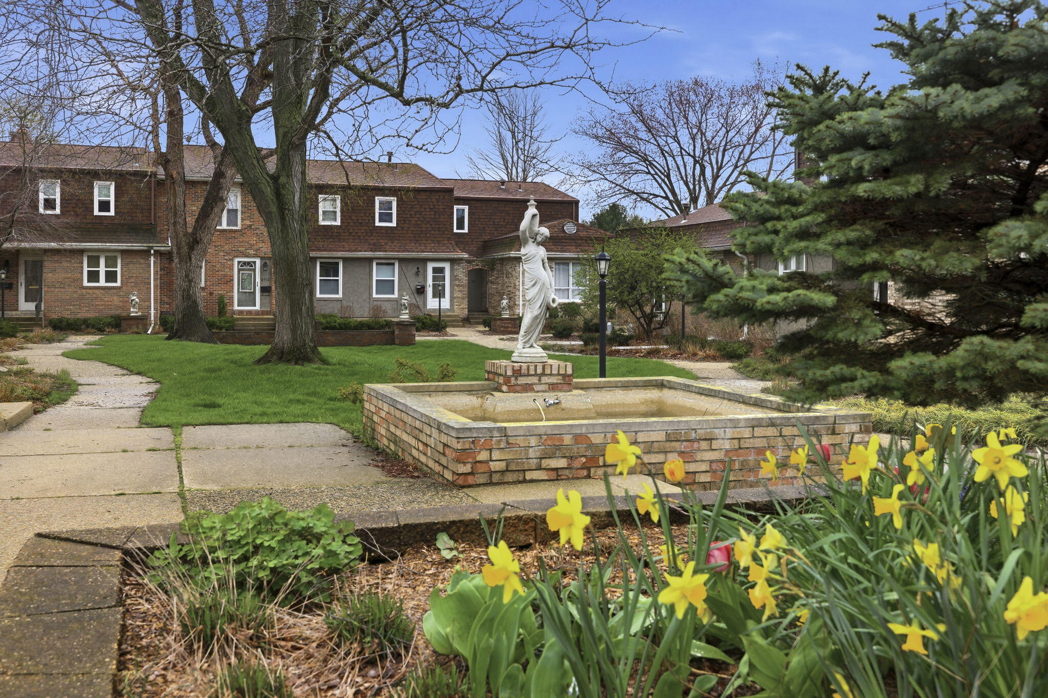 2533 Essex Court 38