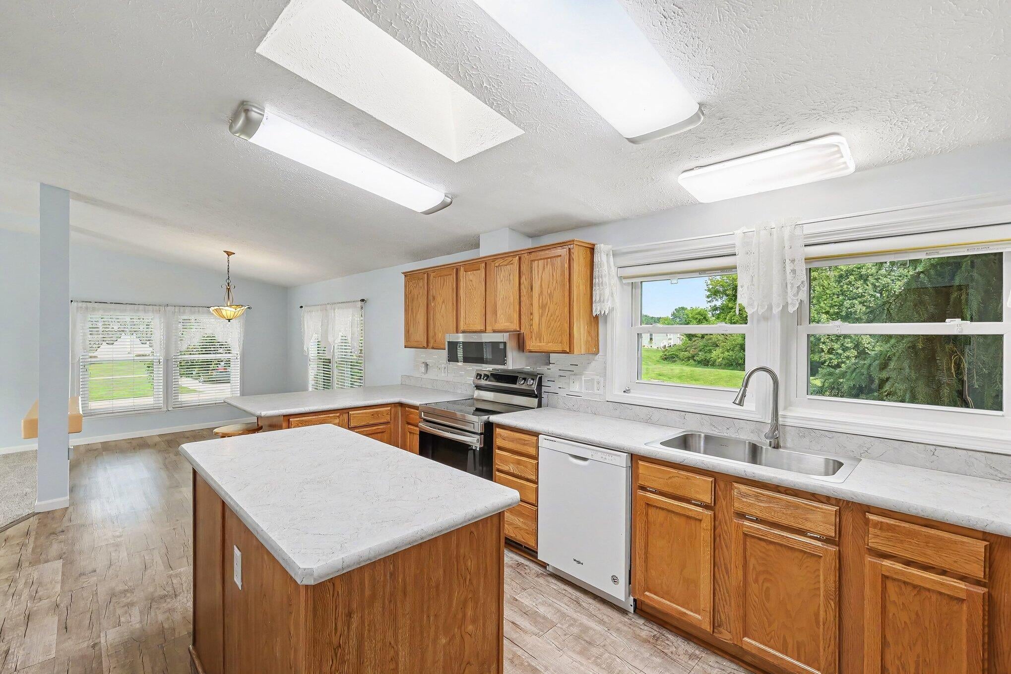 1559 Larkmore Lane