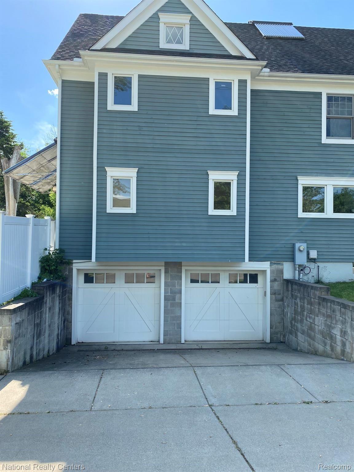 1588 BENNAVILLE Avenue