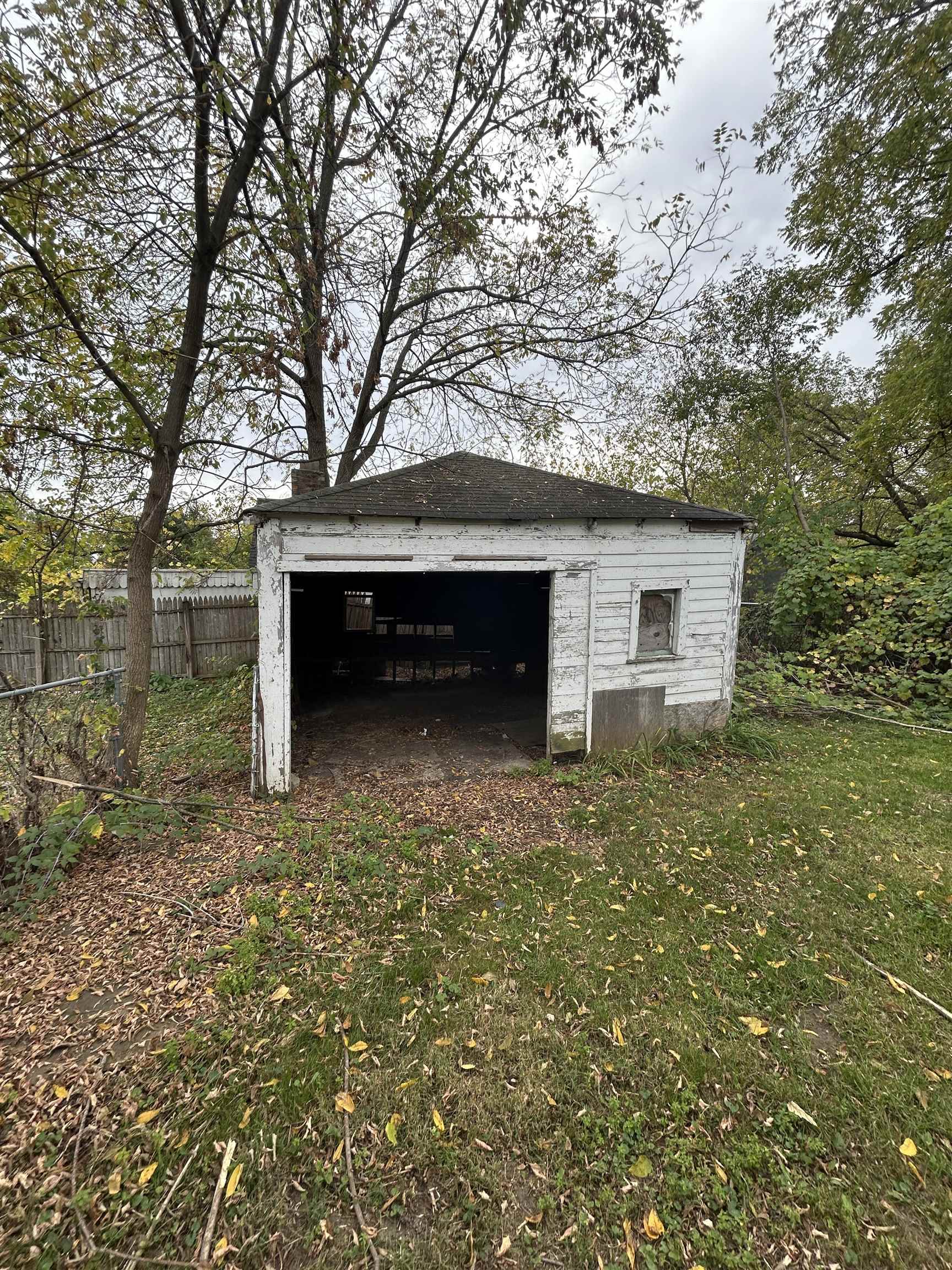 825 Vermilya Avenue